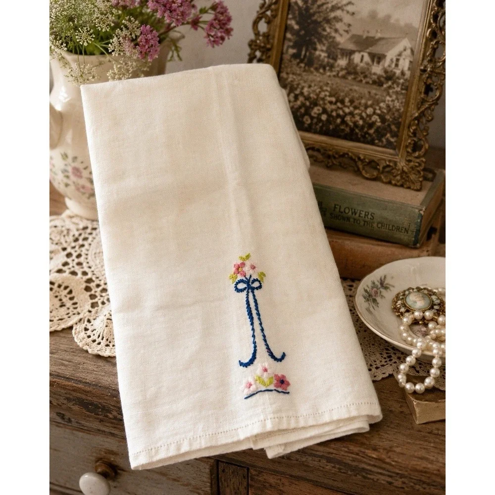 Vintage Hand Embroidered Linen‎ Guest Towel Floral Cottagecore Farmhouse Vanity